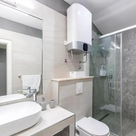 Luxury With A Swimming Pool Kastel Sucurac, - 21737 Vila Kastela