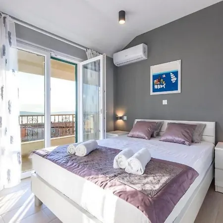 Luxury With A Swimming Pool Kastel Sucurac, - 21737 Vila Kastela