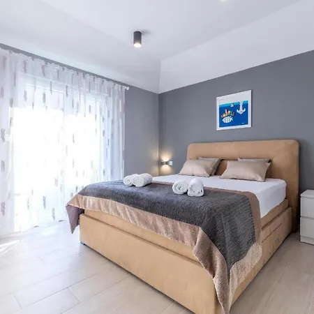 Luxury With A Swimming Pool Kastel Sucurac, - 21737 Vila