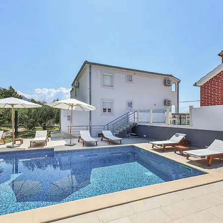 Luxury With A Swimming Pool Kastel Sucurac, - 21737 Vila