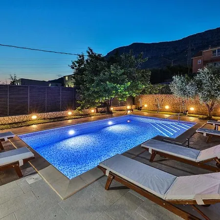 Luxury With A Swimming Pool Kastel Sucurac, - 21737 *