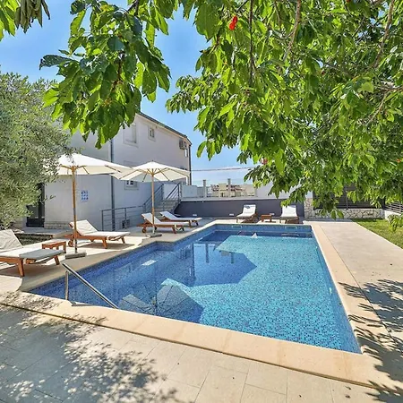 Vila Luxury With A Swimming Pool Kastel Sucurac, - 21737 Kastela