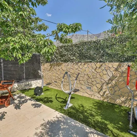 Luxury With A Swimming Pool Kastel Sucurac, - 21737 Вилла Каштела
